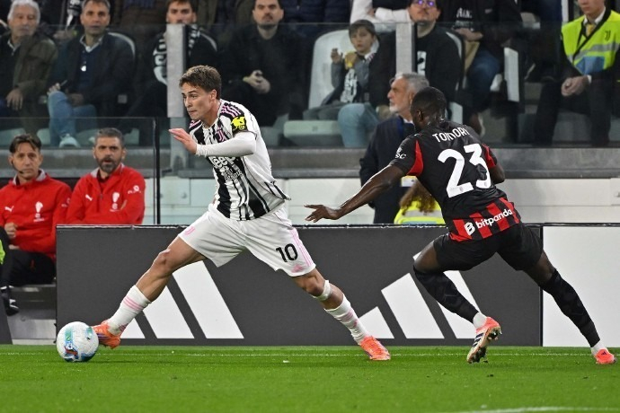 萨拉赫告别迪亚斯：很荣幸能参与你的成功故事，祝你一切顺利（萨拉赫送别迪亚斯：有幸见证你的荣耀，祝你前程似锦）