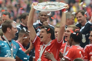 杜兰特中投精准，全场欢呼（杜兰特中距离手感爆棚，全场沸腾）