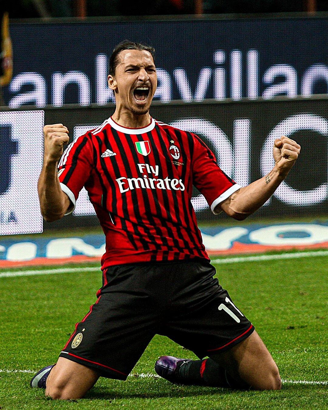 杜篮特篮下强打稳定胜局（杜兰特内线强攻锁定胜局）