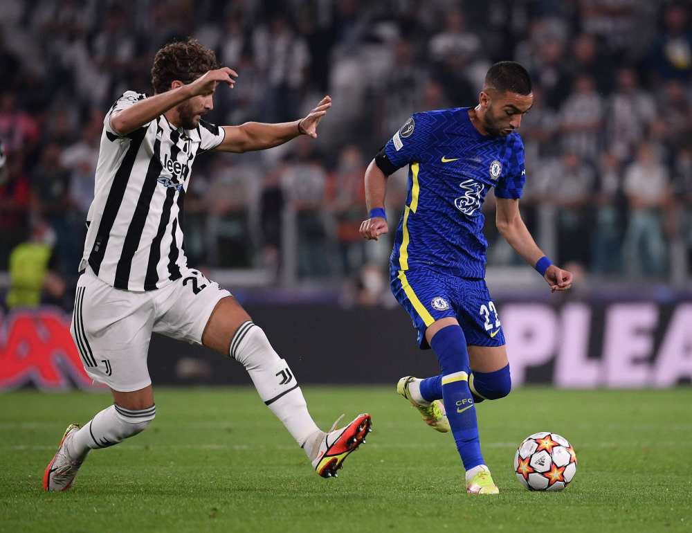 江苏节日！苏超决赛赛前南通队球迷场外集结为球队助威（江苏狂欢日！苏超决赛前南通球迷场外齐聚为队助威）