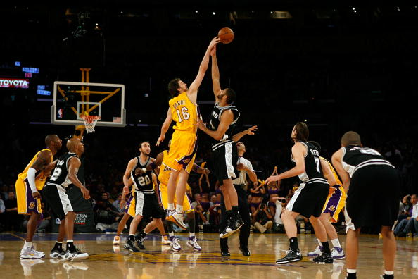 巴索戈：仍难以置信17年非洲杯夺冠，盼再添一颗冠军星（巴索戈：2017非洲杯封王仍如梦，盼再添一颗冠军星）